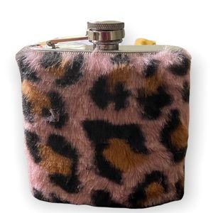 🍻 Brand New Pink Leopard Flirty Flask 🍻